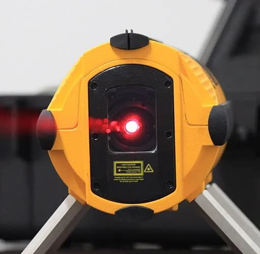 Poziomica laserowa Stanley czy Bosch – która jest lepsza do Twoich prac?